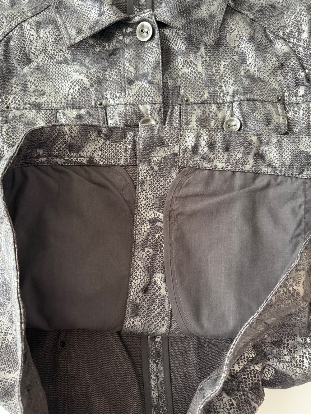 Chico's gray/silver snakeskin animal print moto embossed jacket size 2-Medium - Picture 7 of 8